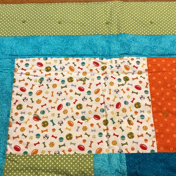 NOAHs ARK Animals Sports Themed Balls Dog Bones Polka Dots Quilt 30 x 44 in - Picture 4 of 10